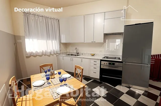 AMPLIA CASA ESQUINERA PARA REFORMAR CON TERRAZA Y BALCÓN - foto 2