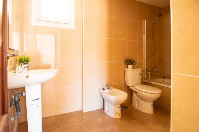 VIVIENDA TOTALMENTE AMUEBLADA CON PATIO INTERIOR — 13