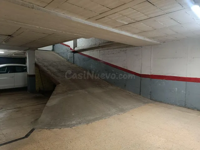 OPORTUNITAT PÀRQUING ECONÒMIC PER A MOTOS O COTXE PETIT - foto 3