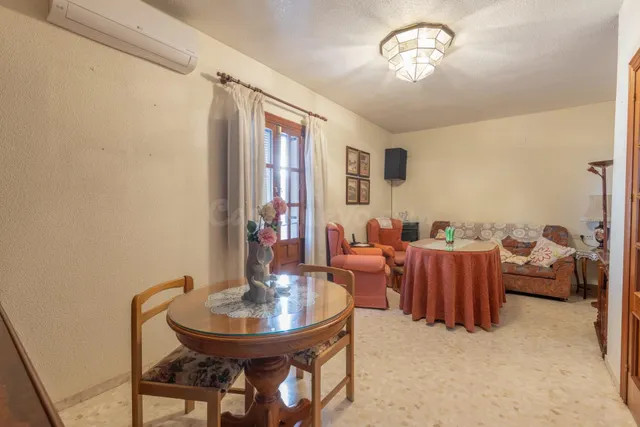 Auténtica casa con corrala tradicional y azotea en el corazó - foto 3
