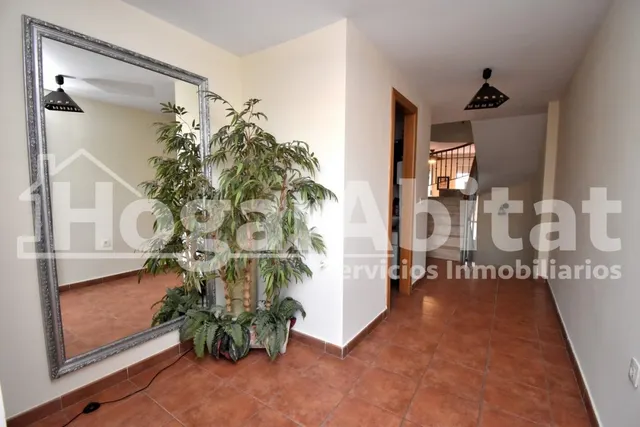ADOSADO SEMINUEVO CON PISCINA, 2 TERRAZAS Y AMPLIO GARAJE — 28