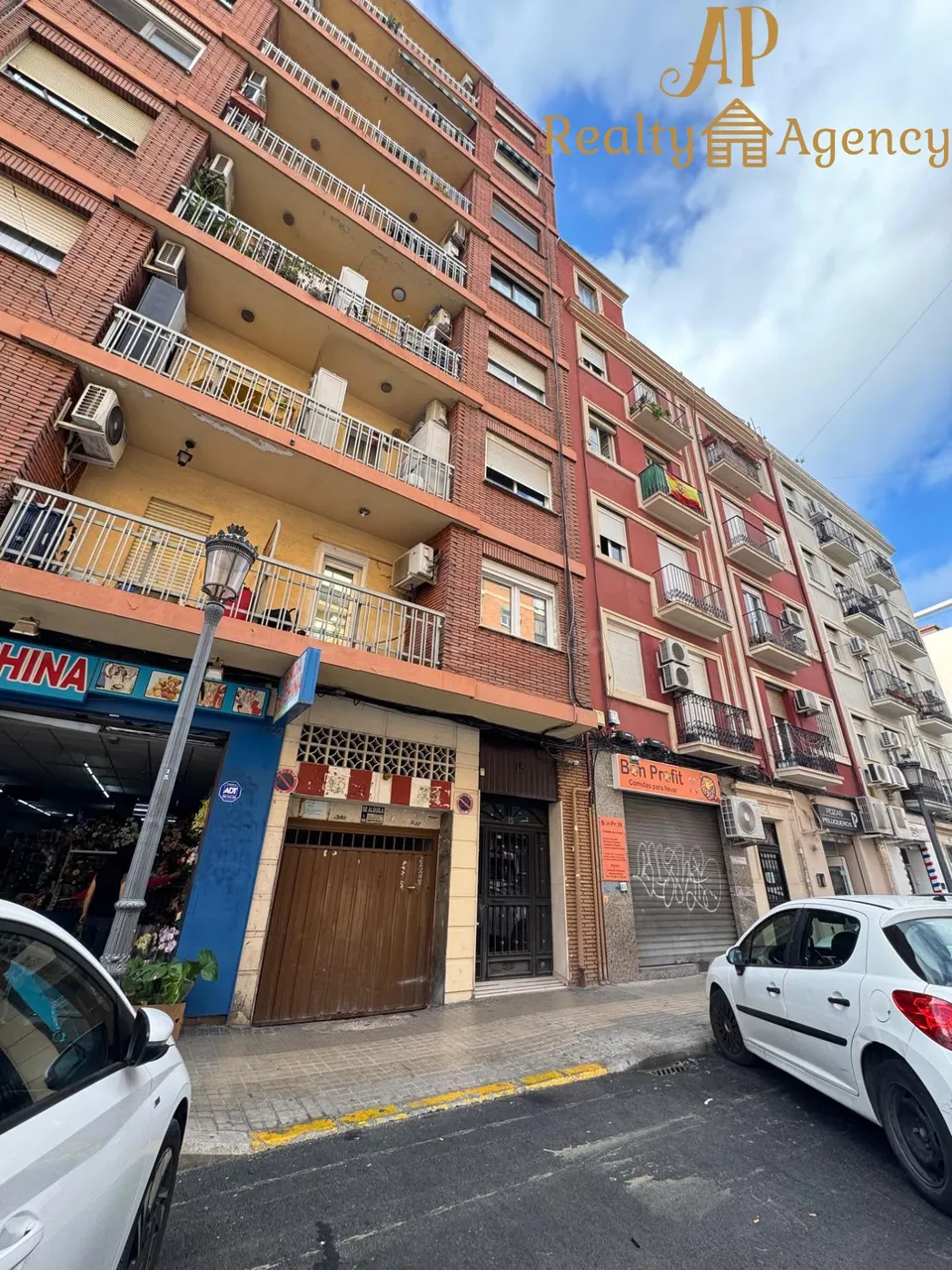 Plaza de GARAJE en Calle Democracia 15, Nou Moles, junto Avda. Pérez Galdós