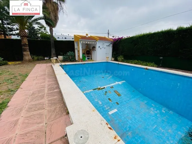 Gran Casa Independiente con piscina y zonas ajardinadas. - foto 5