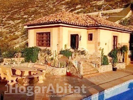 ESPECTACULAR CHALET CON PISCINA, GARAJE Y 2 TERRAZAS - foto 5