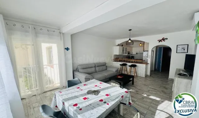 Apartamento reformado a pasos del mar con licencia turística - foto 2