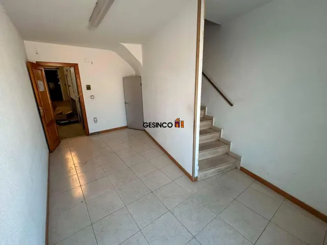 NAVE INDUSTRIAL JUNTO AL MERCADO DE ABASTOS — 10