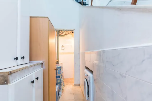 Casa con garaje, terraza y mucho potencial en los ramos — 23