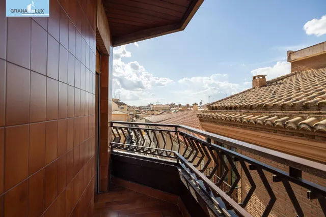 Piso y cochera en venta junto Acera de Darro. — 26