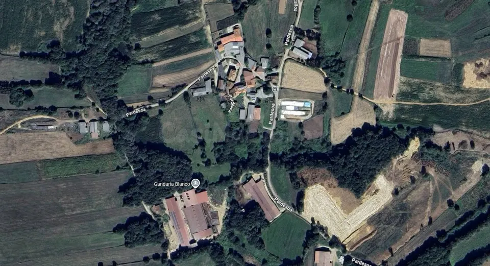 Venta terreno rústico con nave en Lalin (Pontevedra)