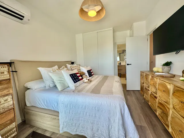 Venta de casa adosada con tres dormitorios en Benalmádena Costa, Málaga, Costa del Sol — 41