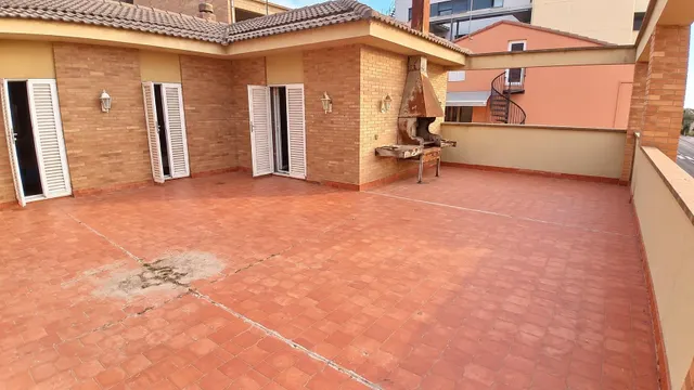 CASA CON AMPLIA TERRAZA EN ALCARRÀS — 24