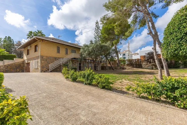 Impresionante Villa con parcela de 1510m2 en venta en Villam