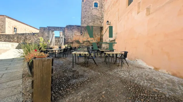 Negocio a pleno rendimiento en el casco antiguo de Cáceres — 34