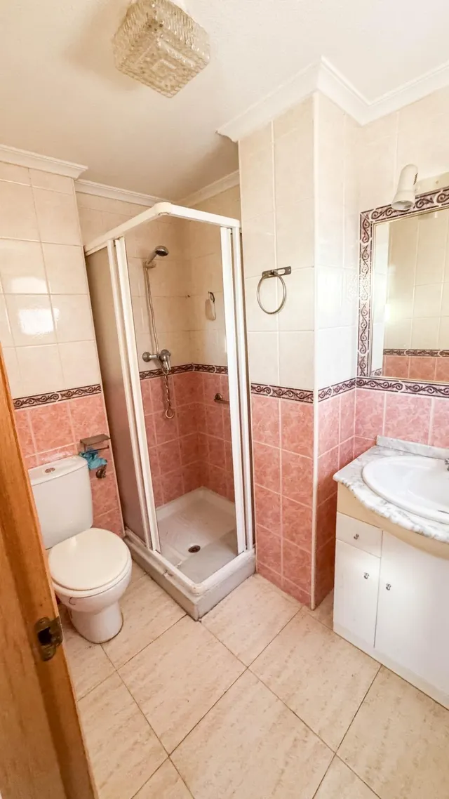 Apartamento con terraza, Alicante, Torrevieja. 3 habitaciones, 88 m2, 700 metros al mar — 9