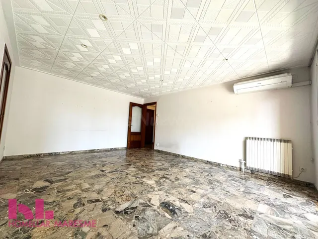 Amplio y luminoso piso con balcón grande y excelente distrib - foto 2