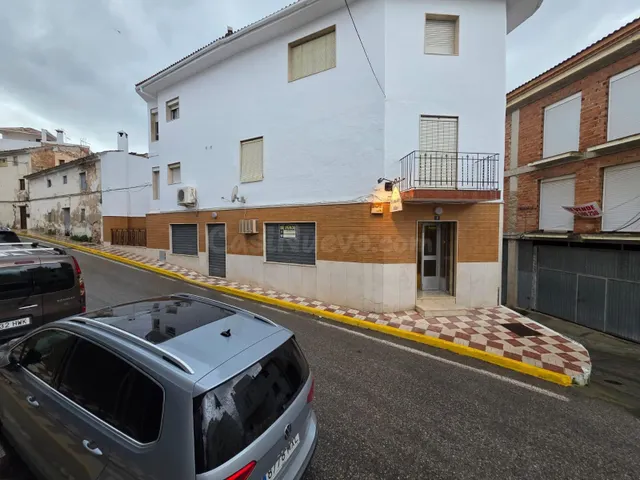 🏡✨ GRAN OPORTUNIDAD EN CASTILLO DE LOCUBÍN – LOCAL CON INFIN - foto 5
