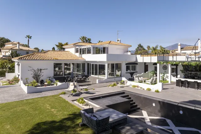 Chalet 5 habitaciones 400m² en venta - Costa Del Sol — 46