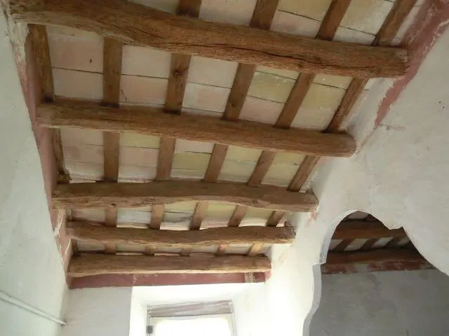 Finca de aprox 67 hectàreas. Con dos casas principales para reformar — 44