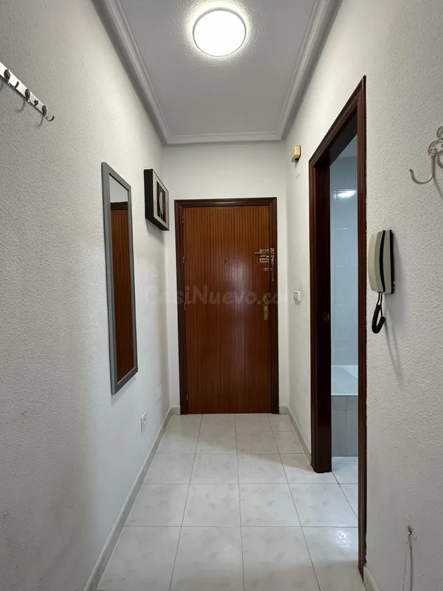 Estudio con terraza, Alicante, Torrevieja. 1 habitación, 36 m2, 900 metros al mar — 13