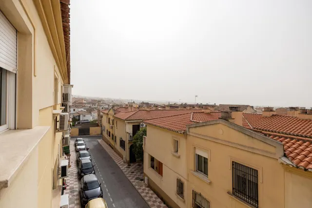 Piso 2 dormitorios, garaje y ascensor a la entrada de la Zubia, junto Ayuntamiento.  Perfecto estado — 18
