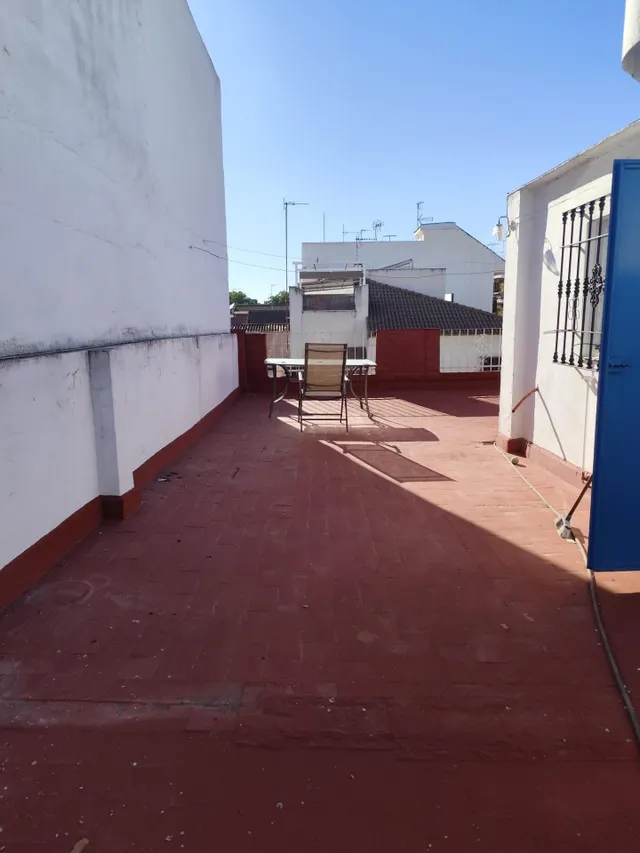 Casa con dos pisos completos junto a renfe — 21
