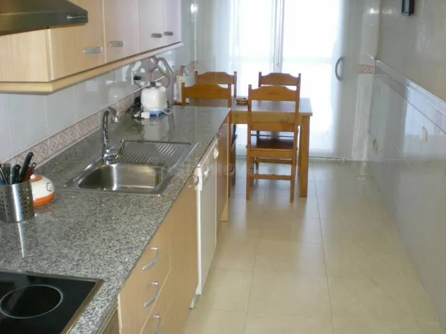 PISO SEMINUEVO EN VENTA CON PARQUING INCLUIDO - foto 2