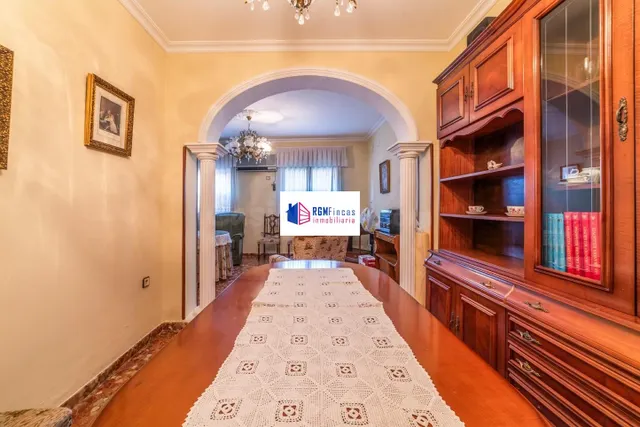GRAN CASA CON DOS VIVIENDAS INDEPENDIENTES, AMPLIO PATIO Y AZOTEA – UNA OPORTUNIDAD ÚNICA PARA FAMILIAS O INVERSORES — 4