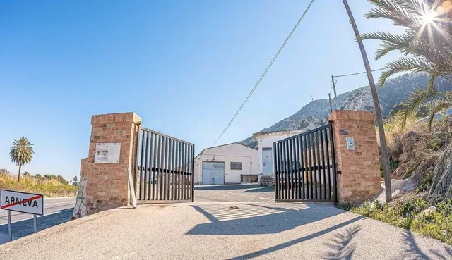 Complejo industrial con más de 6.000 m2 y gran parcela en Or - foto 3