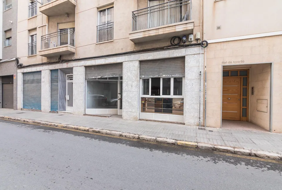 LOCAL EN VENTA EN CALLE FILET DE FORA