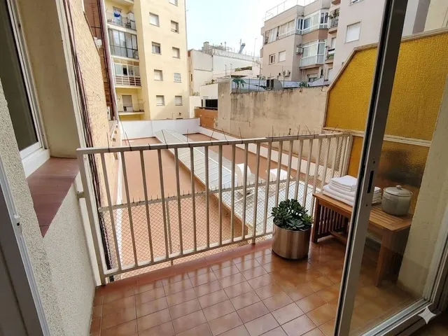 Piso de 4 habitaciones con ascensor en Collblanc — 9