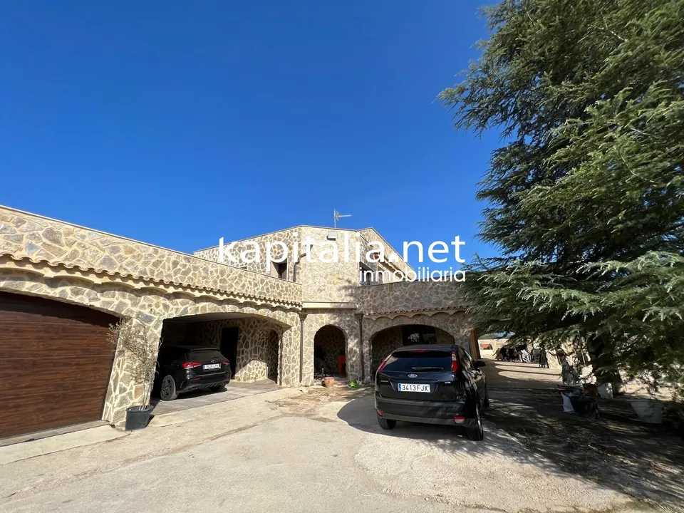 Espectacular chalet a la venta en Olleria
