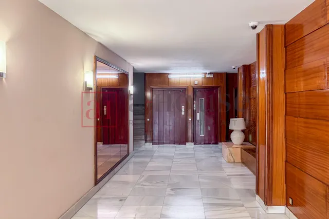 Luminoso piso con balcón en les corts — 32
