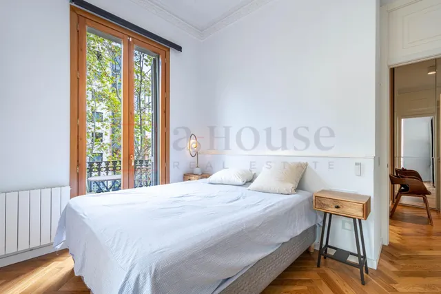 Piso reformado, listo para entrar a vivir con balcones y todo exterior en la nova esquerra de l' eixample — 17
