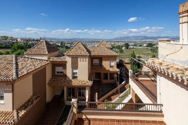 Ponemos a la venta esta preciosa casa en Urbanizacion cerrada, con zonas comunes y piscina comunitaria. — 36