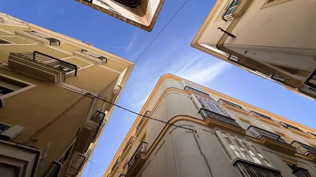 LUZ DEL SUR INMOBILIARIA te presenta una vivienda muy especial en pleno centro de Cádiz — 33
