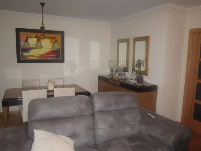 SE VENDE CHALET ADOSADO SEMINUEVO, 4 HAB., GARAJE DOBLE ,PAT - foto 5