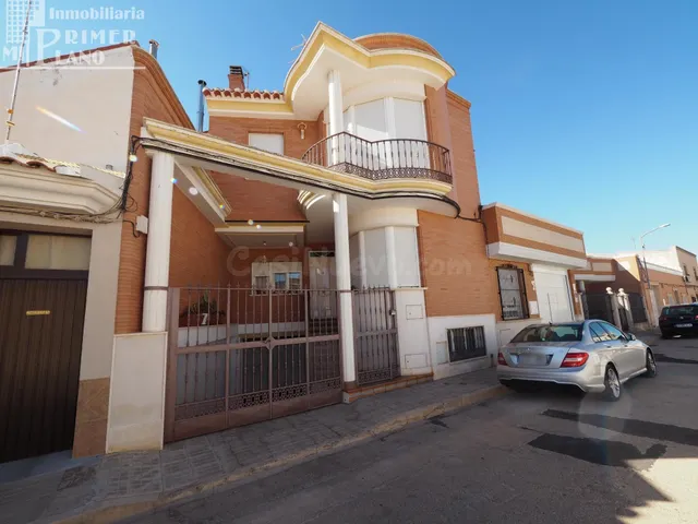 *Vivienda, amueblada, 2 plantas junto a c/Doña Crisanta con 