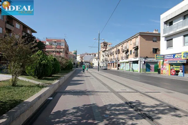 A5981J6. Local calle principal de Armilla,buena fachada .Se vende sin arreglar. — 12