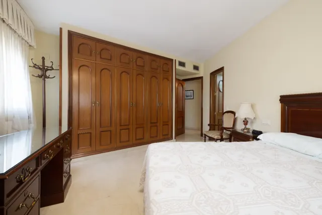 Piso en Avda. San Francisco Javier — 25