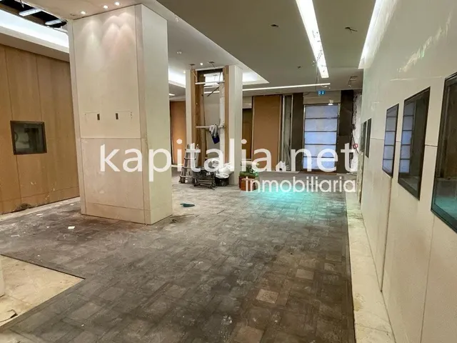 Local comercial en alquiler en el centro en Valencia (Valencia) — 29