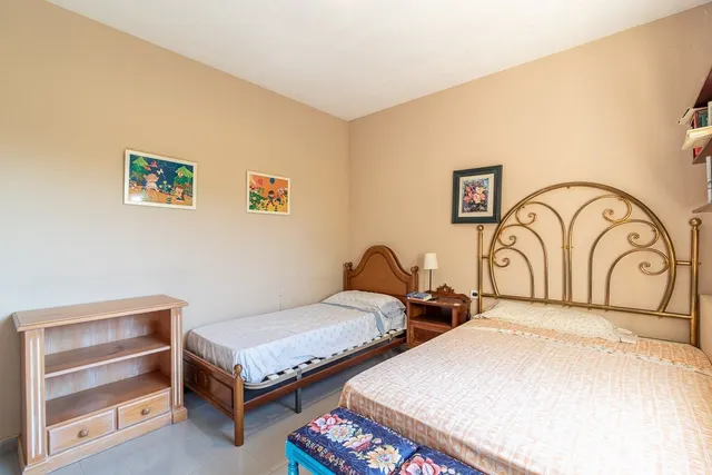 Chalet independiente con piscina y pista de tenis en Alfacar — 14