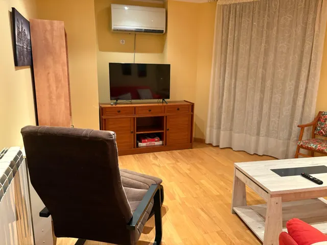 SE VENDE APARTAMENTO SEMINUEVO EN EL CENTRO DE VALENCIA DE DON JUAN, AMUEBLADO, COCINA, SALÓN, TERRAZA, DESPENSA, 2 HAB., BAÑO, — 7