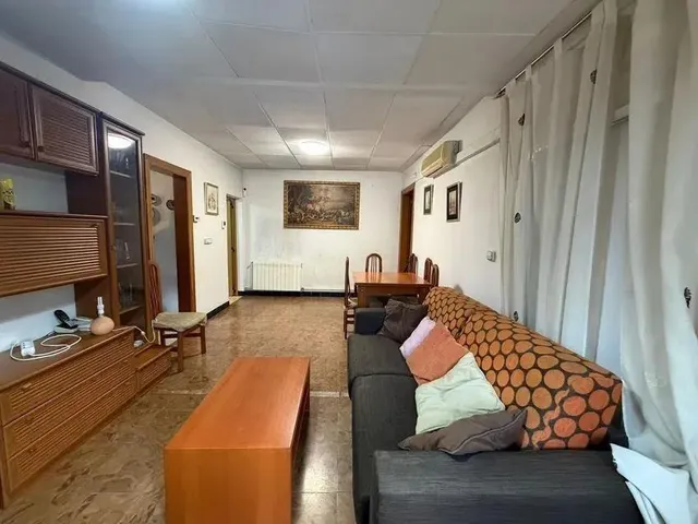 CHALET ADOSADO A REFORMAR, ESQUINERO CON SALIDA A DOS CALLES — 9
