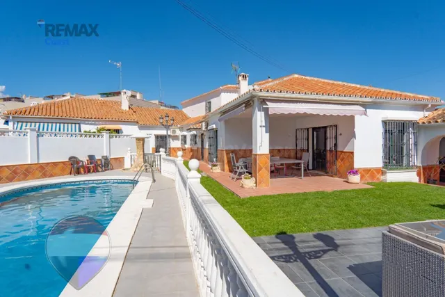 Magnífico chalet con piscina y licencia turística en Rincón 