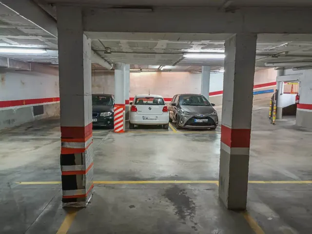 Plaza de parking en venta para coche pequeño, motocicletas o remolque - ECONOMICO — 8