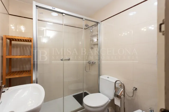 PISO CON MUCHAS POSIBILIDADES EN PLAZA CATALANA — 19