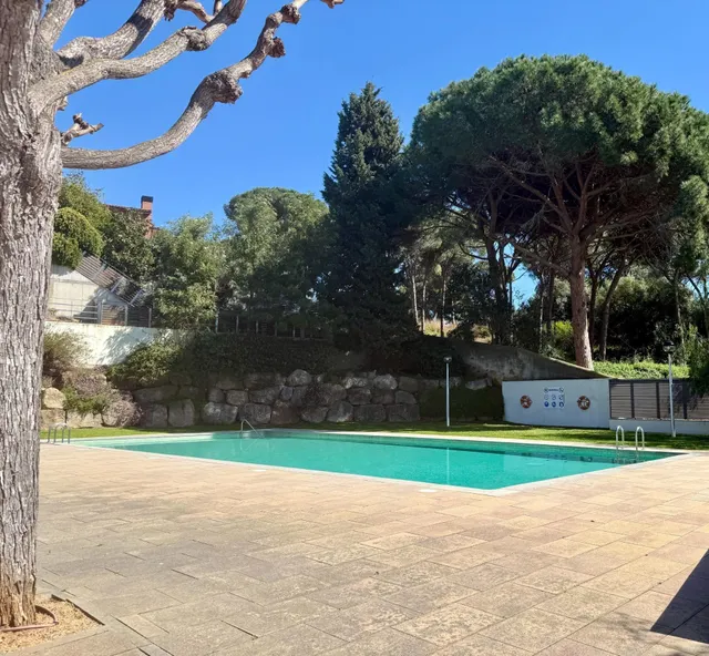 NUEVO PRECIO · Piso en el centro de Alella con terraza al sur, piscina, parking y trastero — 42