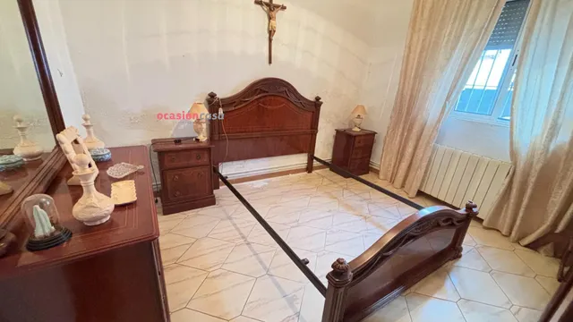 CASA CON PATIO Y COCHERA A LA VENTA — 12