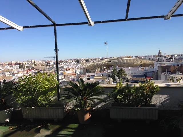 SE ALQUILA ÁTICO AMUEBLADO EN EL CENTRO DE SEVILLA EN SEMANA - foto 3