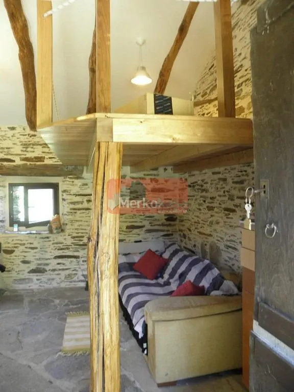 SE VENDE CASA DE PIEDRA SEMI-REFORMADA  CON FINCA CERRADA CERCA DE BÓVEDA — 25